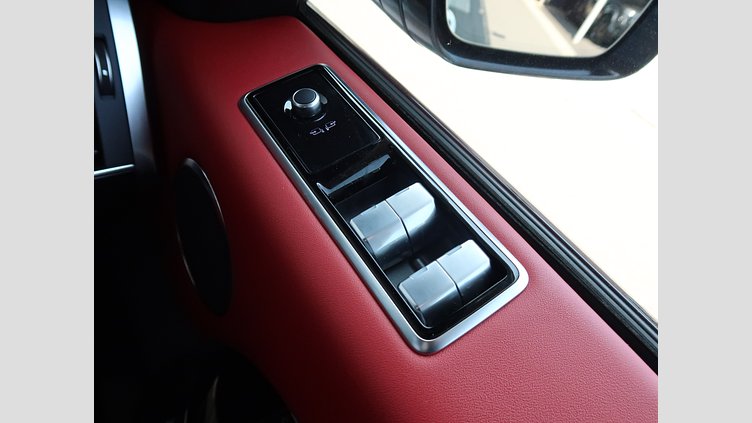 2020 認定中古車 Land Rover Range Rover Sport フジホワイト 3.0リッターTDV6ディーゼル（258 PS） HSE DYNAMIC