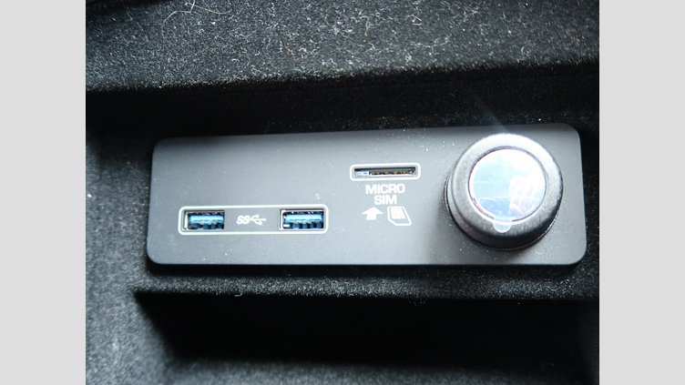 2020 認定中古車 Land Rover Range Rover Sport フジホワイト 3.0リッターTDV6ディーゼル（258 PS） HSE DYNAMIC