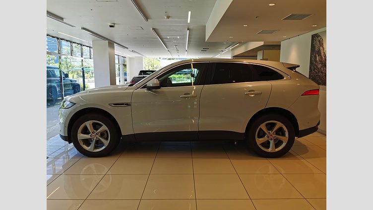 2016 認定中古車 Jaguar F-Pace グラシアホワイト 2.0L 20d　プレステージ