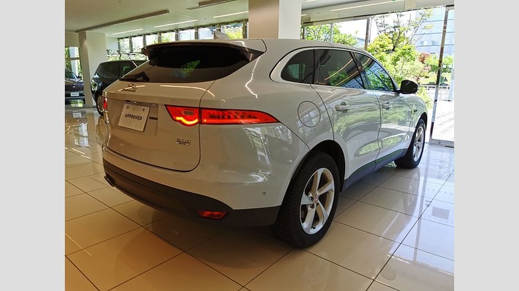 2016 認定中古車 Jaguar F-Pace グラシアホワイト 2.0L 20d　プレステージ