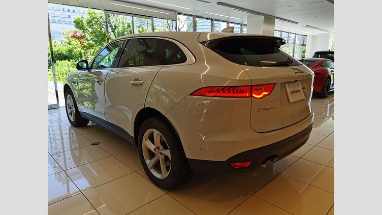 2016 認定中古車 Jaguar F-Pace グラシアホワイト 2.0L 20d　プレステージ