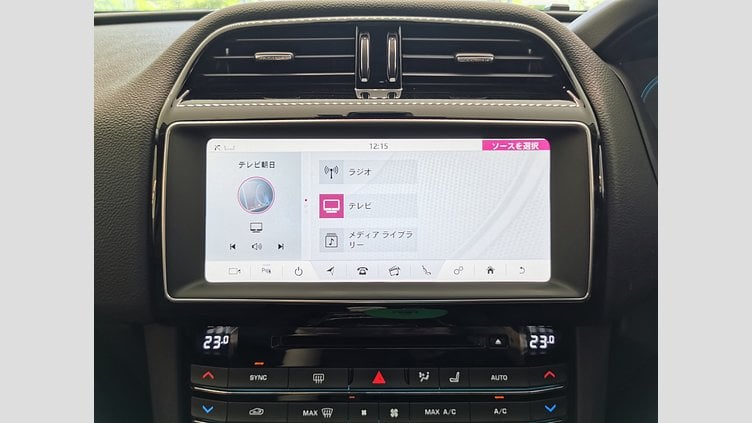 2016 認定中古車 Jaguar F-Pace グラシアホワイト 2.0L 20d　プレステージ