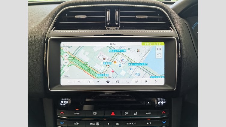2016 認定中古車 Jaguar F-Pace グラシアホワイト 2.0L 20d　プレステージ
