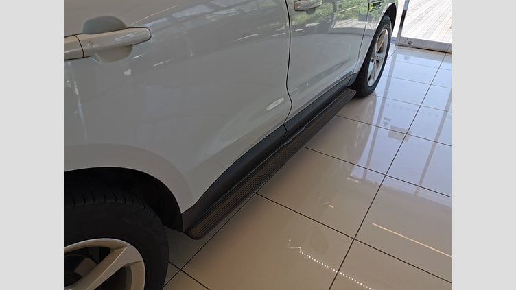 2016 認定中古車 Jaguar F-Pace グラシアホワイト 2.0L 20d　プレステージ