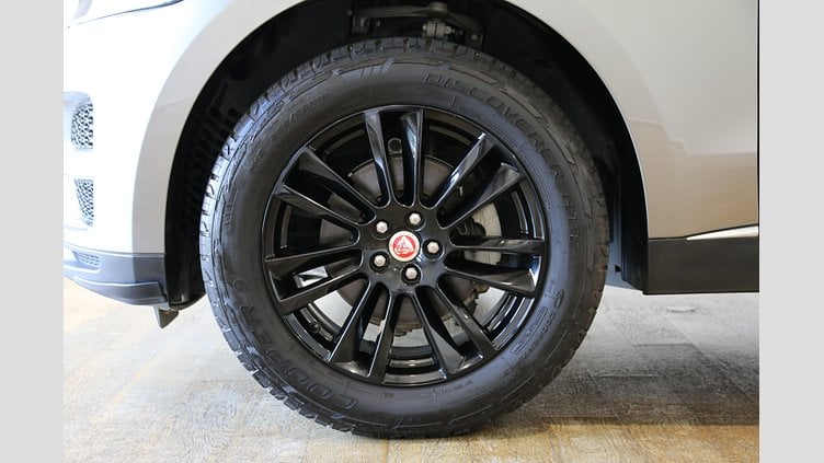 2019 認定中古車 Jaguar F-Pace Silicon Silver 2.0 litre i4D Diesel Portfolio