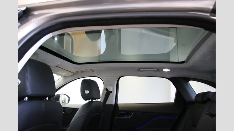 2019 認定中古車 Jaguar F-Pace Silicon Silver 2.0 litre i4D Diesel Portfolio