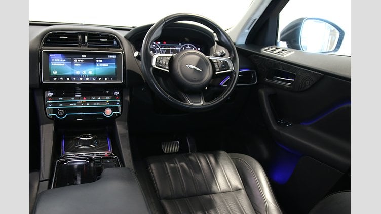 2019 認定中古車 Jaguar F-Pace Silicon Silver 2.0 litre i4D Diesel Portfolio