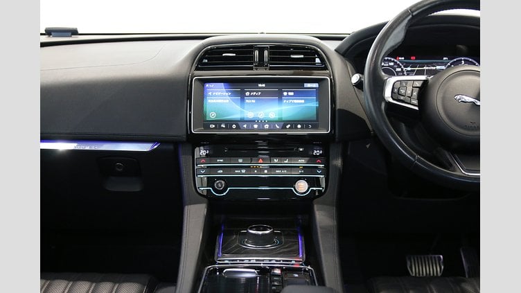 2019 認定中古車 Jaguar F-Pace Silicon Silver 2.0 litre i4D Diesel Portfolio