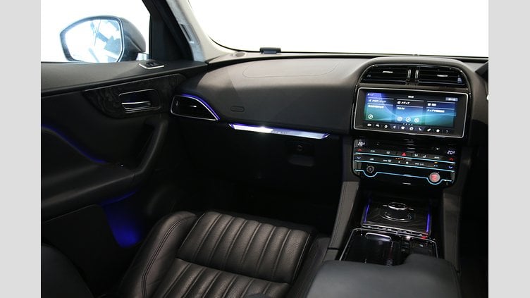 2019 認定中古車 Jaguar F-Pace Silicon Silver 2.0 litre i4D Diesel Portfolio
