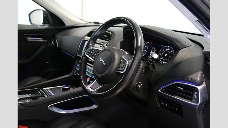 2019 認定中古車 Jaguar F-Pace Silicon Silver 2.0 litre i4D Diesel Portfolio
