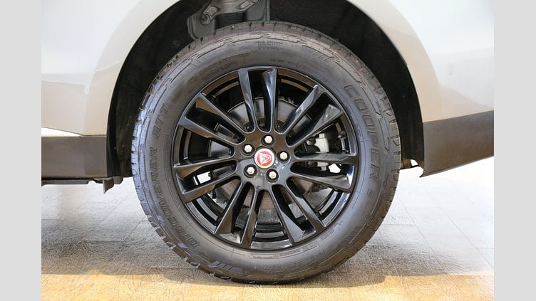 2019 認定中古車 Jaguar F-Pace Silicon Silver 2.0 litre i4D Diesel Portfolio