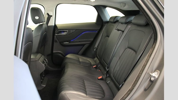 2019 認定中古車 Jaguar F-Pace Silicon Silver 2.0 litre i4D Diesel Portfolio
