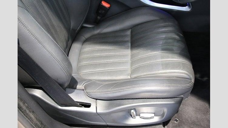 2019 認定中古車 Jaguar F-Pace Silicon Silver 2.0 litre i4D Diesel Portfolio