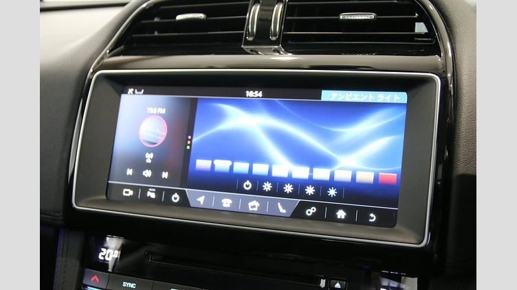 2019 認定中古車 Jaguar F-Pace Silicon Silver 2.0 litre i4D Diesel Portfolio