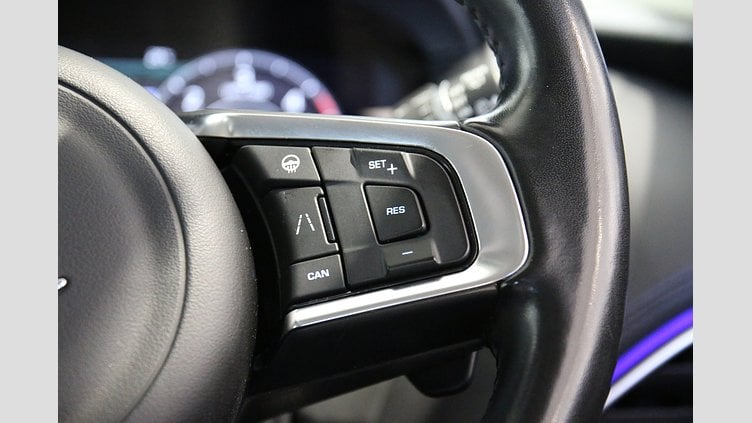 2019 認定中古車 Jaguar F-Pace Silicon Silver 2.0 litre i4D Diesel Portfolio