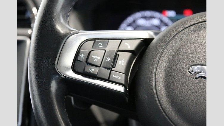 2019 認定中古車 Jaguar F-Pace Silicon Silver 2.0 litre i4D Diesel Portfolio