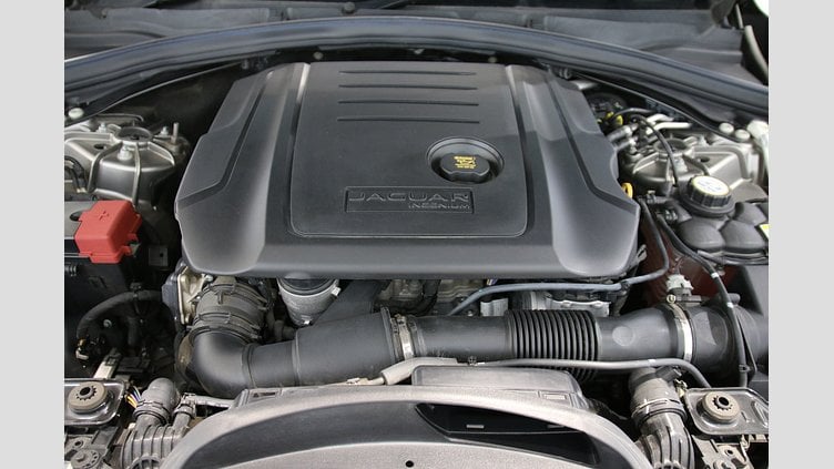 2019 認定中古車 Jaguar F-Pace Silicon Silver 2.0 litre i4D Diesel Portfolio