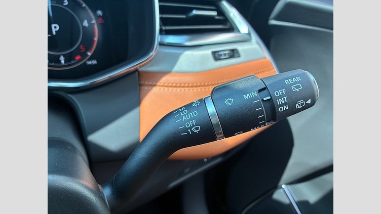 2025 認定中古車 Jaguar F-Pace ポルトフィーノブルー D200 AWD（オートマチック）MHEV R-DYNAMIC SE
