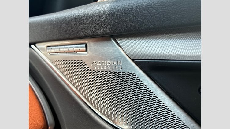 2025 認定中古車 Jaguar F-Pace ポルトフィーノブルー D200 AWD（オートマチック）MHEV R-DYNAMIC SE