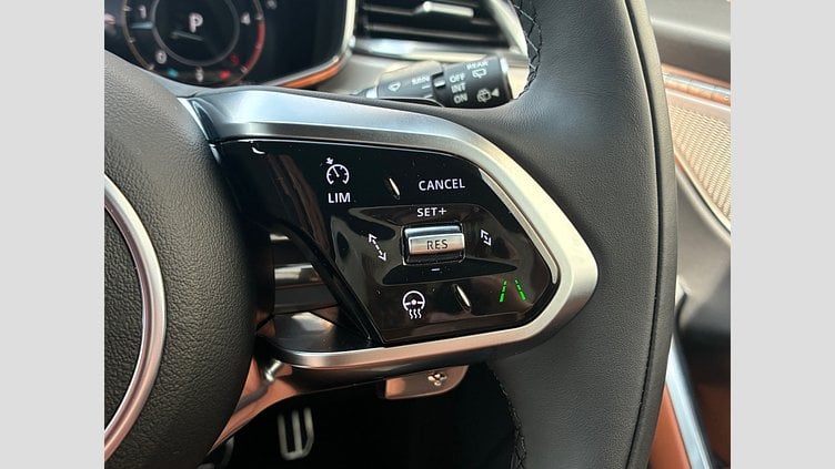 2025 認定中古車 Jaguar F-Pace ポルトフィーノブルー D200 AWD（オートマチック）MHEV R-DYNAMIC SE