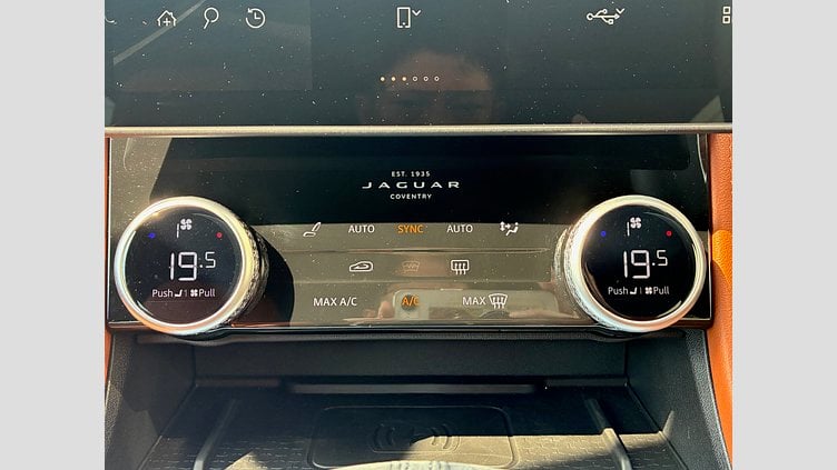 2025 認定中古車 Jaguar F-Pace ポルトフィーノブルー D200 AWD（オートマチック）MHEV R-DYNAMIC SE