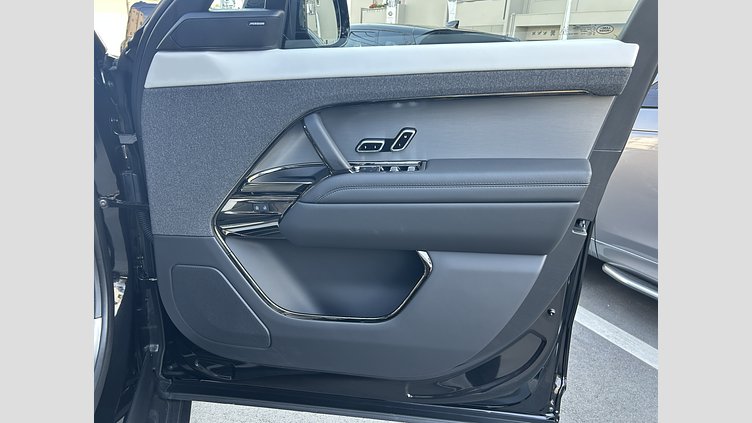 2025 認定中古車 Land Rover Range Rover Sport サントリーニブラック P550eプラグインハイブリッド（ガソリン）  Dynamic SE