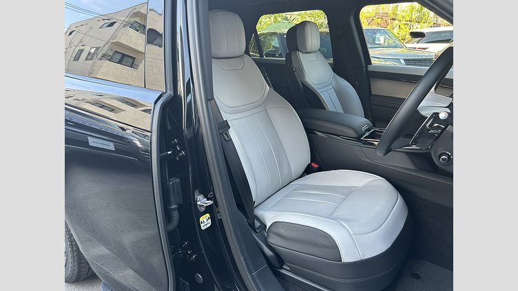 2025 認定中古車 Land Rover Range Rover Sport サントリーニブラック P550eプラグインハイブリッド（ガソリン）  Dynamic SE