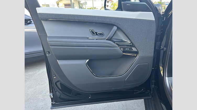 2025 認定中古車 Land Rover Range Rover Sport サントリーニブラック P550eプラグインハイブリッド（ガソリン）  Dynamic SE