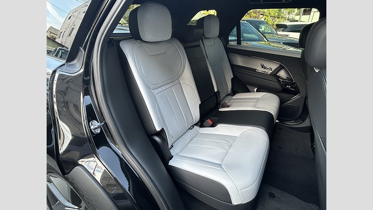 2025 認定中古車 Land Rover Range Rover Sport サントリーニブラック P550eプラグインハイブリッド（ガソリン）  Dynamic SE