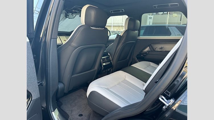 2025 認定中古車 Land Rover Range Rover Sport サントリーニブラック P550eプラグインハイブリッド（ガソリン）  Dynamic SE
