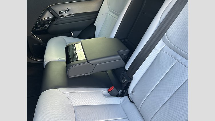 2025 認定中古車 Land Rover Range Rover Sport サントリーニブラック P550eプラグインハイブリッド（ガソリン）  Dynamic SE