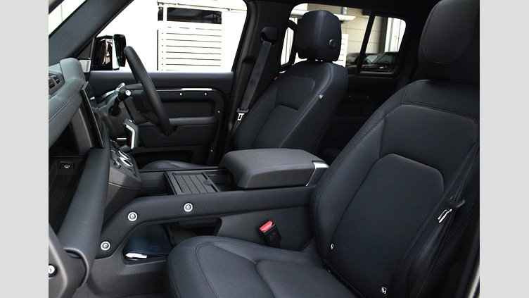 2024 認定中古車 Land Rover Defender 130 カルパチアングレイ D300 AWD（AT） OUTBOUND