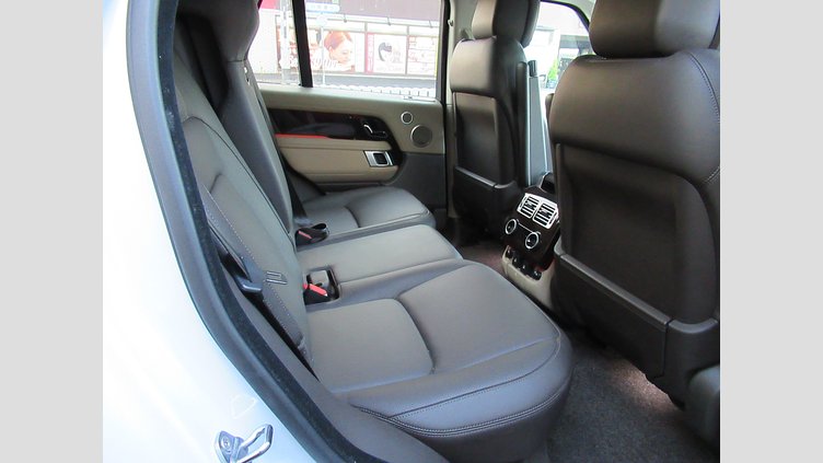 2020 認定中古車 Land Rover Range Rover ユーロンホワイト 2.0リッターSi4プラグインハイブリッド（404 PS） スタンダードホイールベース VOGUE