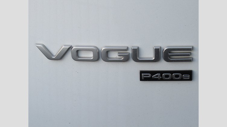 2020 認定中古車 Land Rover Range Rover ユーロンホワイト 2.0リッターSi4プラグインハイブリッド（404 PS） スタンダードホイールベース VOGUE