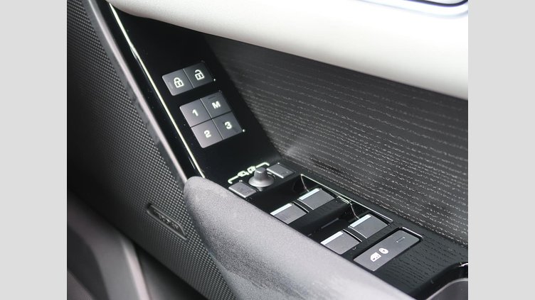 2024 認定中古車 Land Rover Range Rover Velar オストゥーニパールホワイト D200マイルドハイブリッド（ディーゼル） Standard Wheelbase Dynamic SE