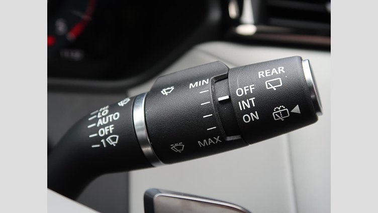2024 認定中古車 Land Rover Range Rover Velar オストゥーニパールホワイト D200マイルドハイブリッド（ディーゼル） Standard Wheelbase Dynamic SE
