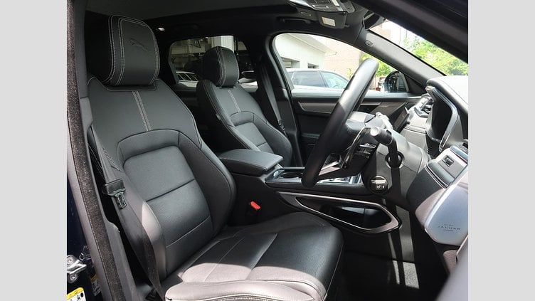 2024 認定中古車 Jaguar F-Pace ポルトフィーノブルー D204 AWD（オートマチック）MHEV R-DYNAMIC SE