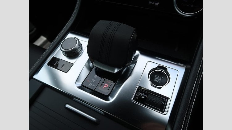 2024 認定中古車 Jaguar F-Pace ポルトフィーノブルー D204 AWD（オートマチック）MHEV R-DYNAMIC SE