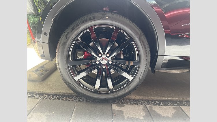 2024 認定中古車 Jaguar E-Pace サントリーニブラック D200マイルドハイブリッド（ディーゼル） R-DYNAMIC SE