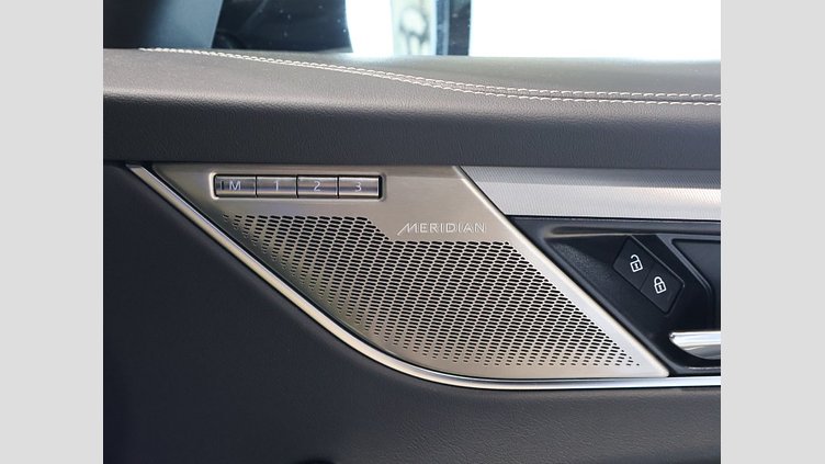 2024 認定中古車 Jaguar F-Pace オストゥーニパールホワイト D204 AWD（オートマチック）MHEV R-DYNAMIC SE