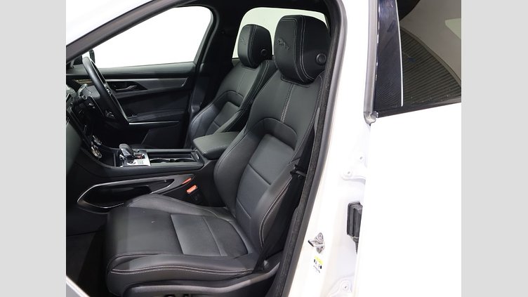 2024 認定中古車 Jaguar F-Pace オストゥーニパールホワイト D204 AWD（オートマチック）MHEV R-DYNAMIC SE