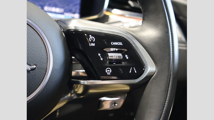 2024 認定中古車 Jaguar F-Pace オストゥーニパールホワイト D204 AWD（オートマチック）MHEV R-DYNAMIC SE