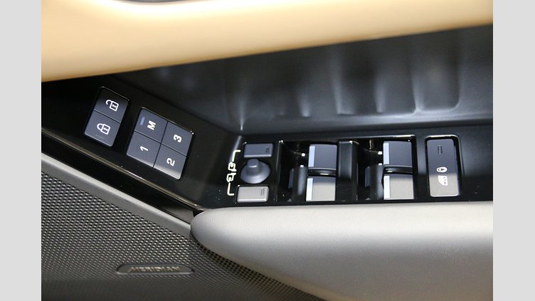 2024 認定中古車 Land Rover Range Rover Velar オストゥーニパールホワイト P400eプラグインハイブリッド（ガソリン） Dynamic HSE
