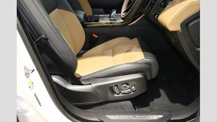 2024 認定中古車 Land Rover Range Rover Velar オストゥーニパールホワイト P400eプラグインハイブリッド（ガソリン） Dynamic HSE
