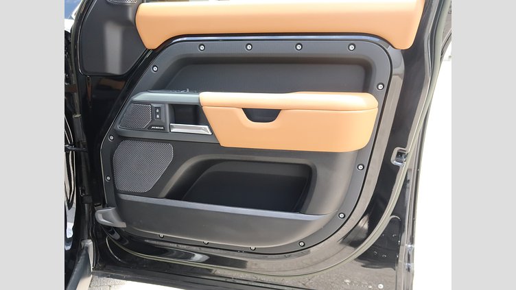 2023 認定中古車 Land Rover Defender 110 サントリーニブラック D300 AWD（AT） X-DYNAMIC HSE