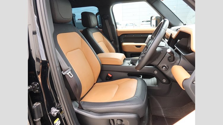 2023 認定中古車 Land Rover Defender 110 サントリーニブラック D300 AWD（AT） X-DYNAMIC HSE