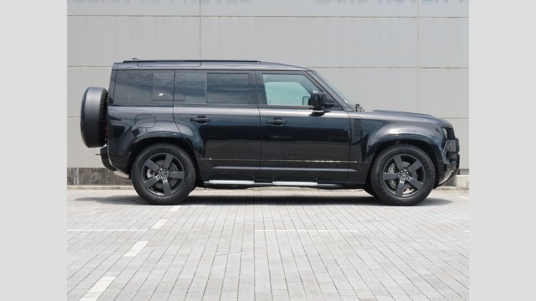 2023 認定中古車 Land Rover Defender 110 サントリーニブラック D300 AWD（AT） X-DYNAMIC HSE