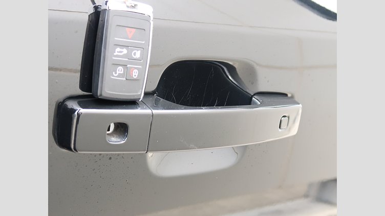 2023 認定中古車 Land Rover Defender 110 サントリーニブラック D300 AWD（AT） X-DYNAMIC HSE
