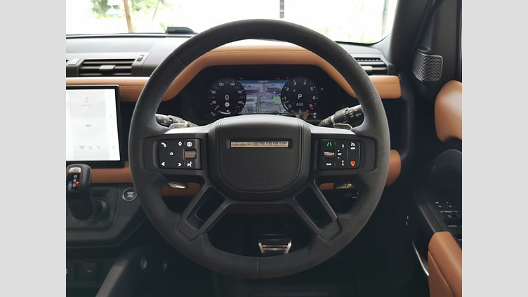 2024 認定中古車 Land Rover Defender 110 サントリーニブラック P525 AWD (AT) V8