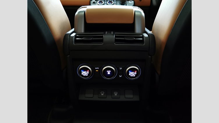 2024 認定中古車 Land Rover Defender 110 サントリーニブラック P525 AWD (AT) V8